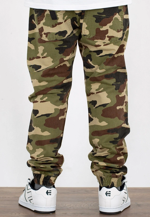 Spodnie Mass Jogger Sneaker Fit Base woodland camo