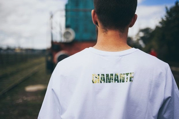 T-shirt Diamante Wear Im WIęcej Tym Lepiej Weed biały