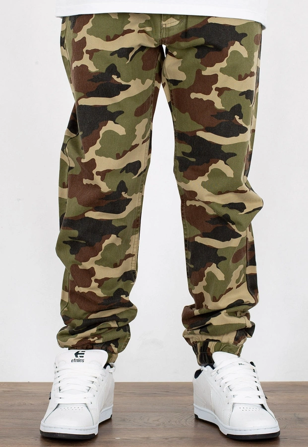 Spodnie Mass Jogger Sneaker Fit Base woodland camo