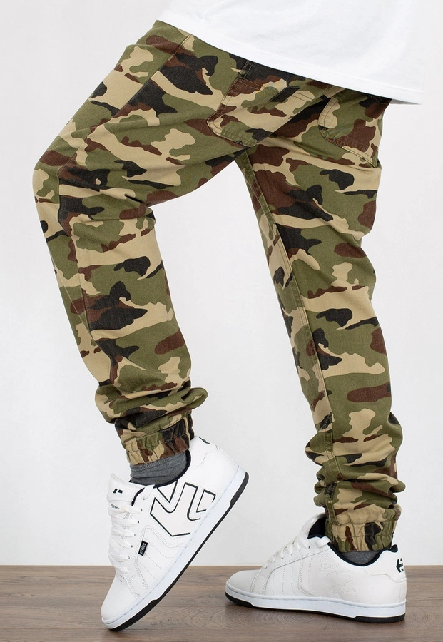 Spodnie Mass Jogger Sneaker Fit Base woodland camo