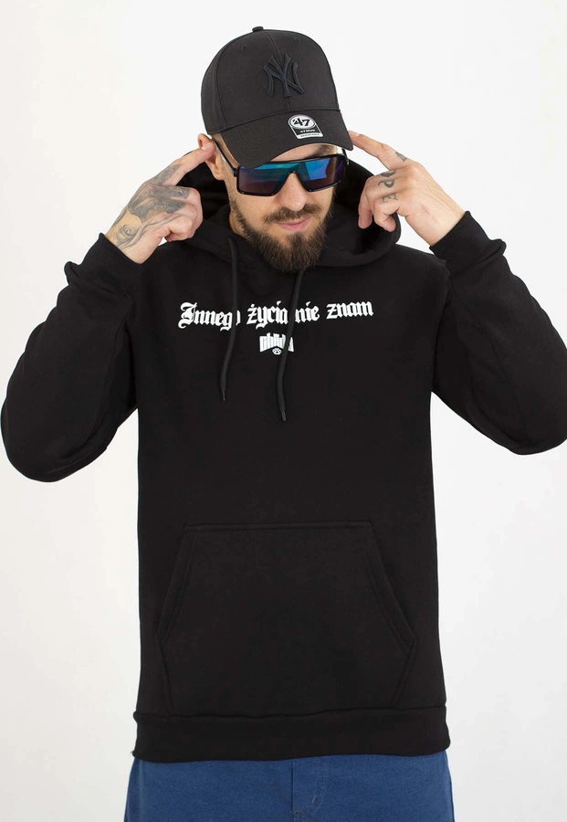 Bluza Chada Z Kapturem Innego Życia Nie Znam czarna