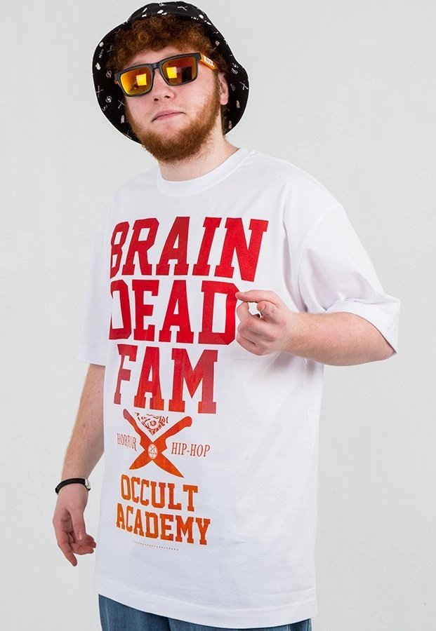 T-shirt Brain Dead Familia Occult Academy biały