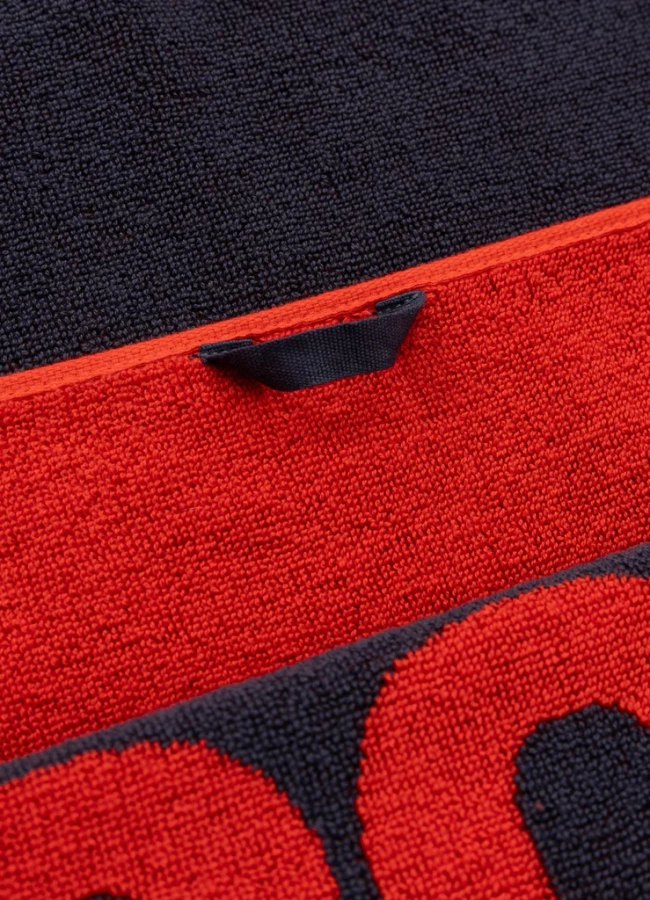 Ręcznik Pit Bull Jacquard Gym Hilltop czarno czerwony
