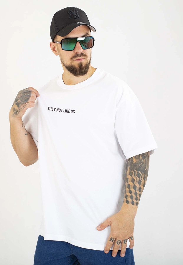 T-shirt Lucky Dice Baggy Not Like Us biały