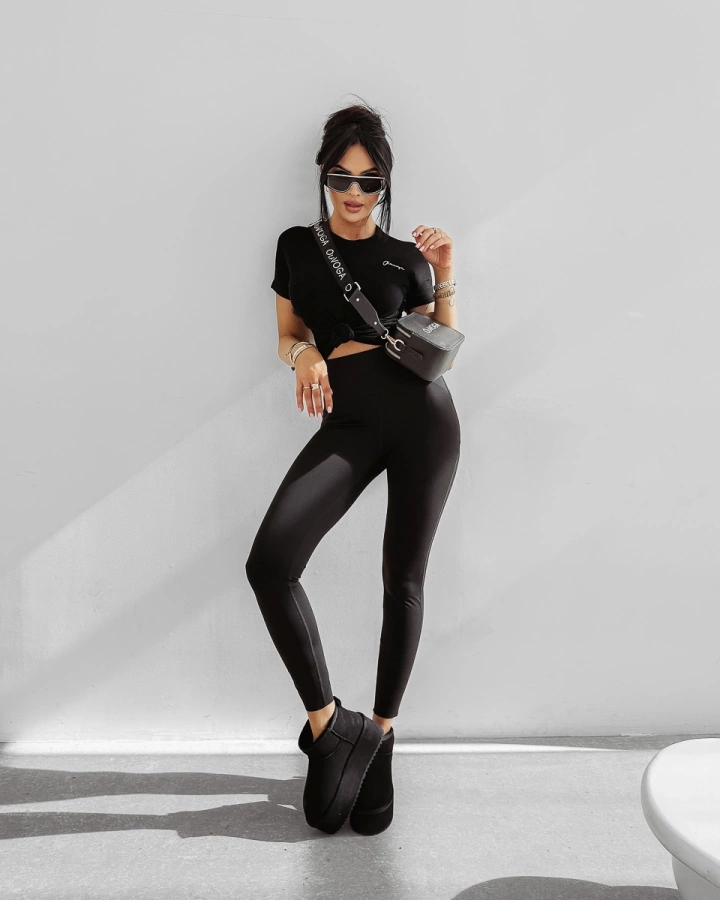 T-Shirt Olavoga Fioery czarny