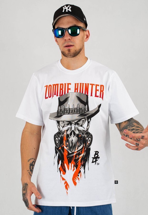 OUTLET T-shirt Brain Dead Familia Zombie Hunter biały