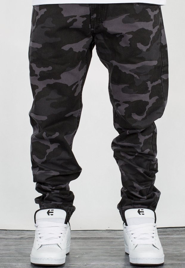 Spodnie Mass Jogger Base Sneaker Fit black camo