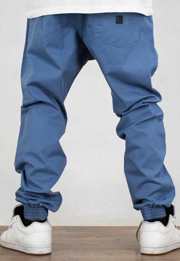 Spodnie Metoda Regular Joggery Skórka jasno niebieskie